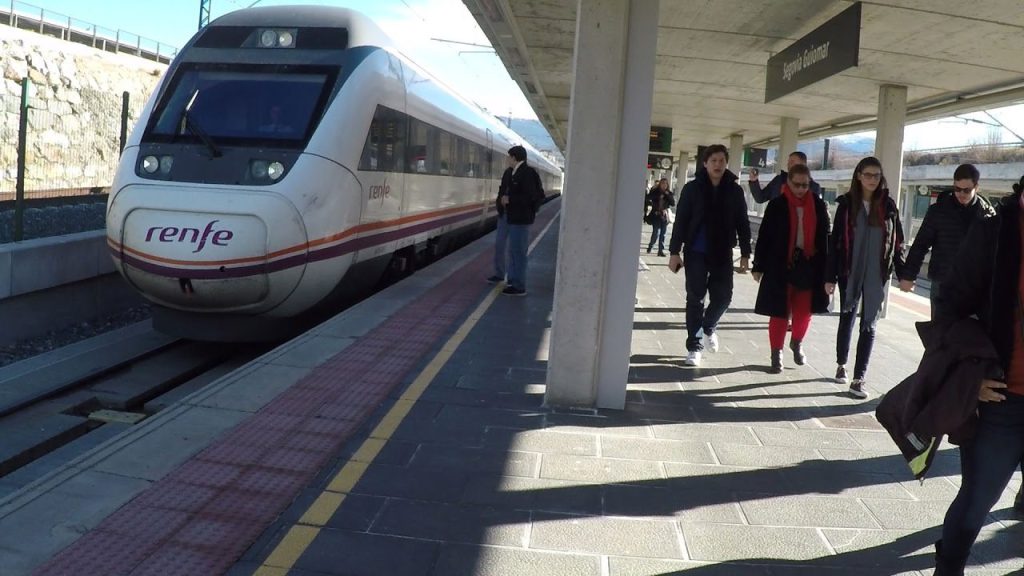 Descubre la ruta más hermosa en tren de Madrid a Segovia: ¡Maravíllate con paisajes de ensueño!